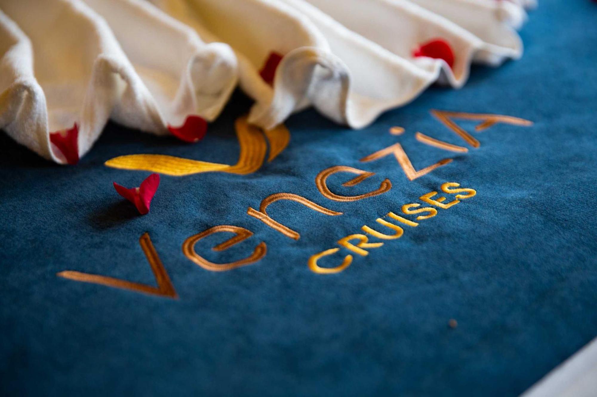 Отель Venezia Boutique Cruises - Catba Island Chan Chau Экстерьер фото