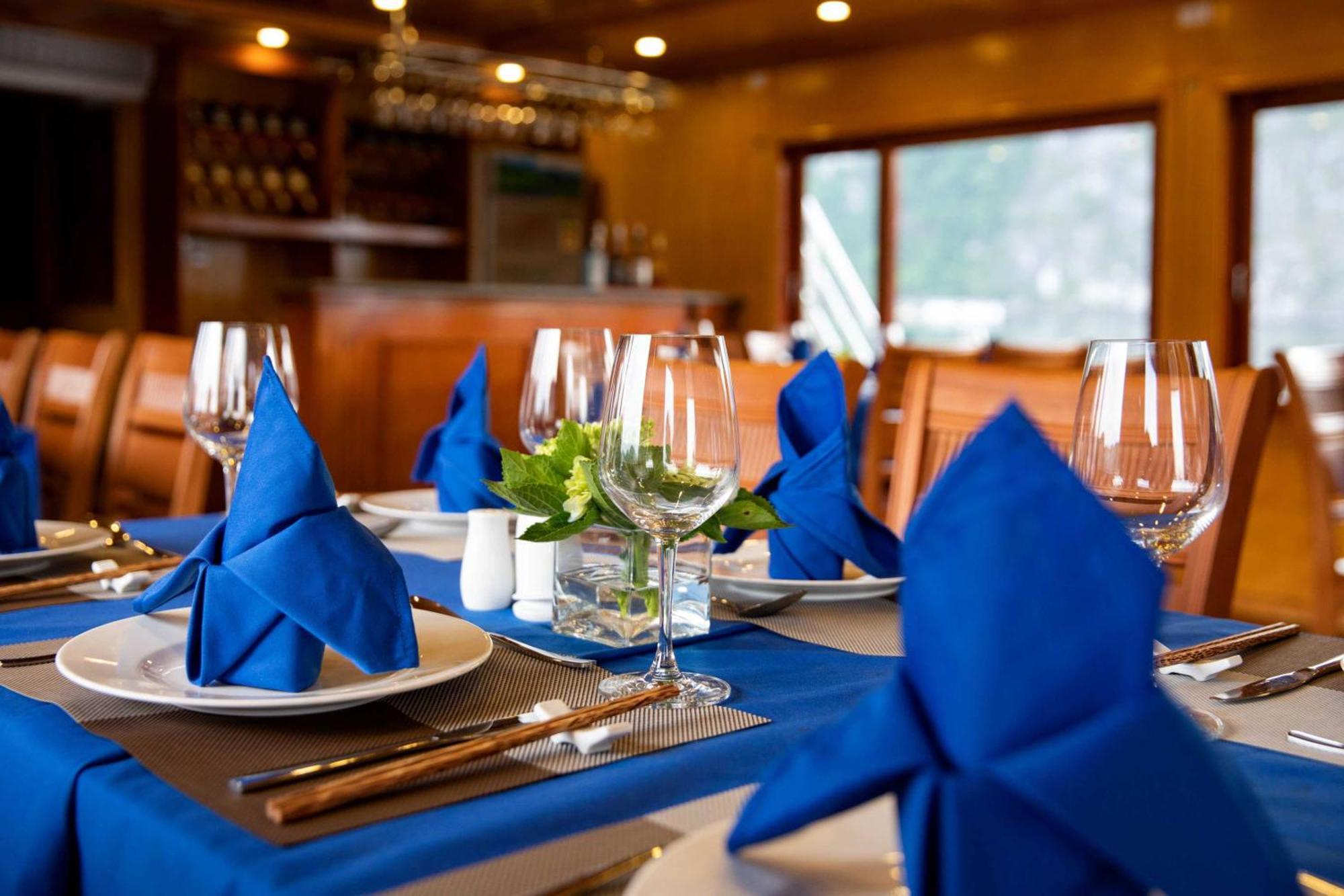 Отель Venezia Boutique Cruises - Catba Island Chan Chau Экстерьер фото